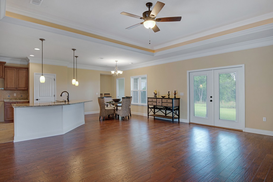 5762 Marigold Dining Area