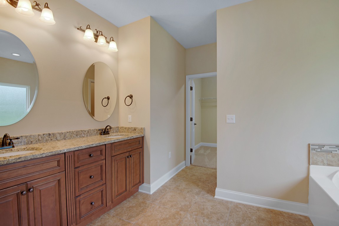 5762 Marigold Master Bathroom